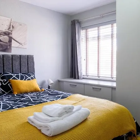 Cosy Luxurious 3-bedroom Apartamento Birmingam