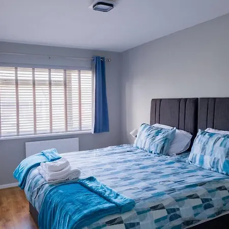 Cosy Luxurious 3-bedroom Apartamento Birmingam